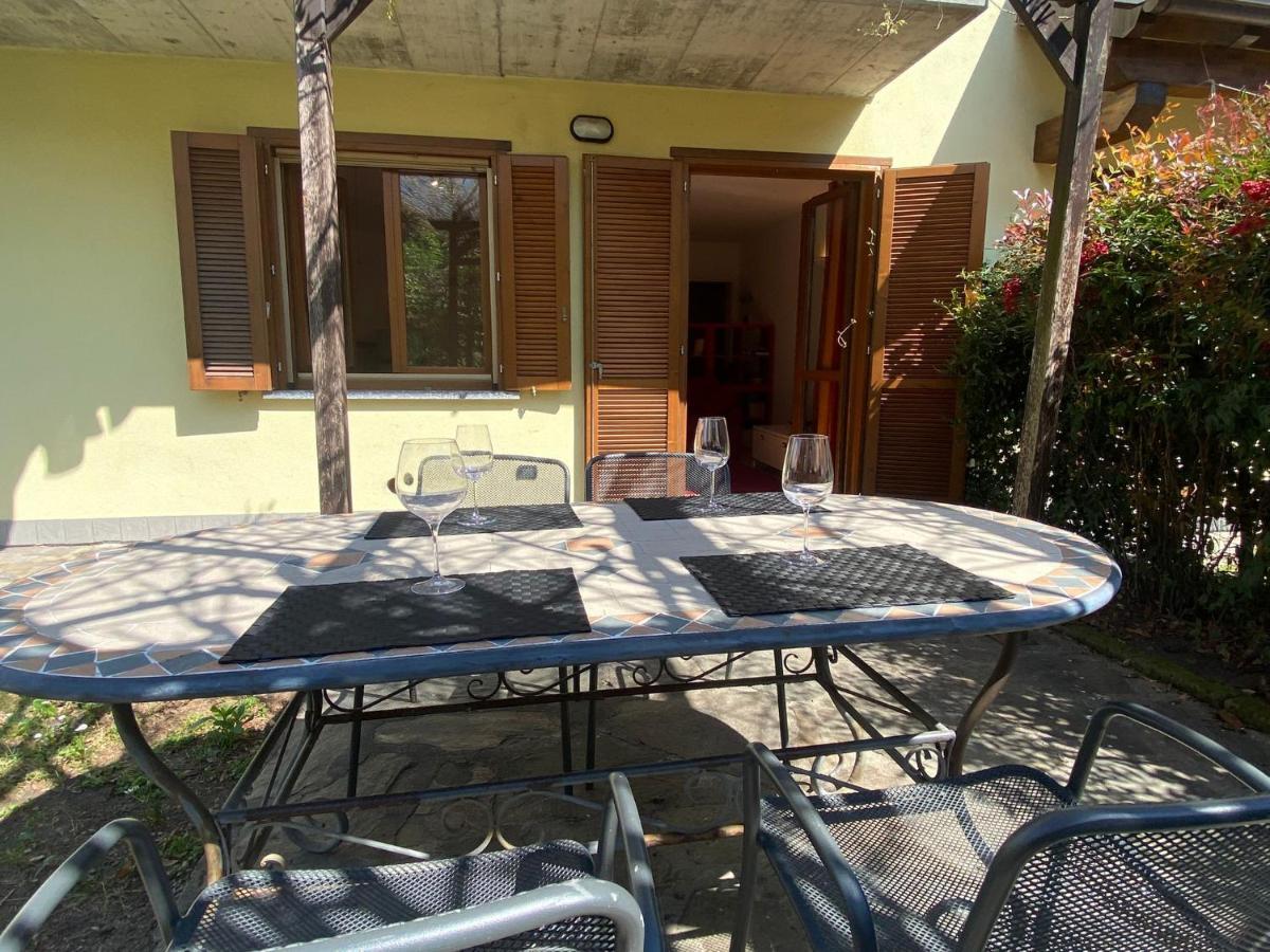 The Children Smile- With Private Garden Apartment Colico Exterior photo